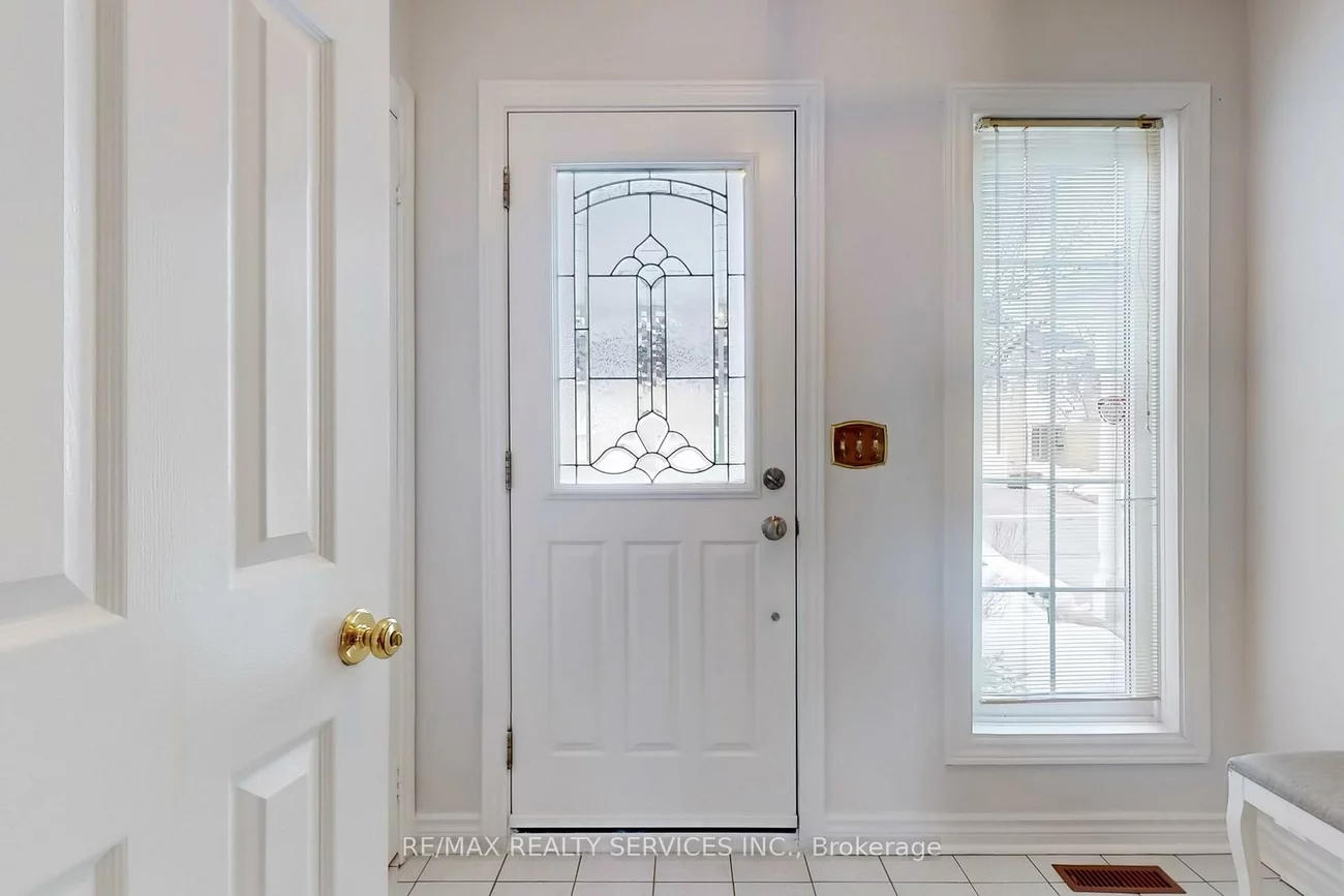 28, Heathcliffe, Central Park, Brampton