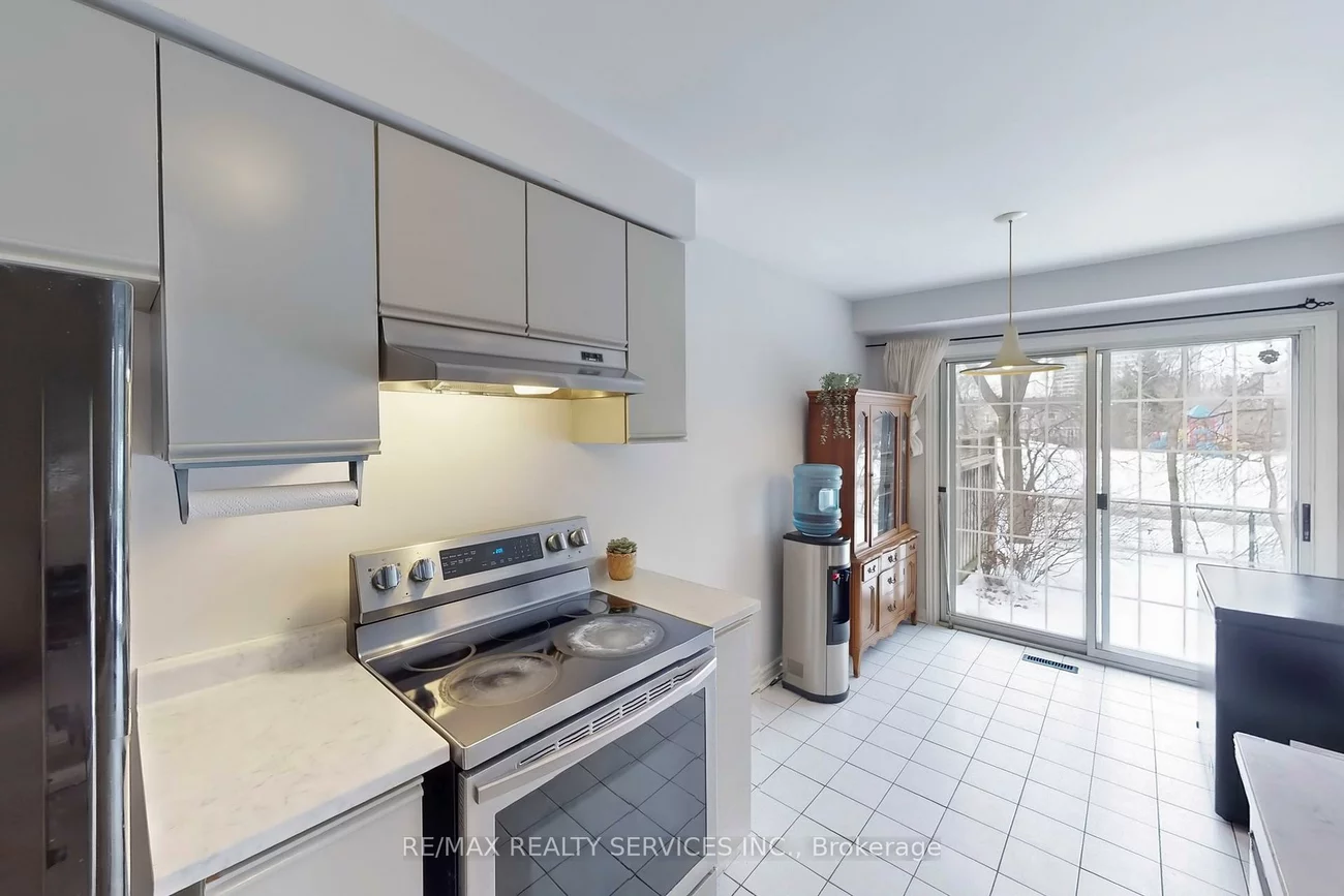 28, Heathcliffe, Central Park, Brampton