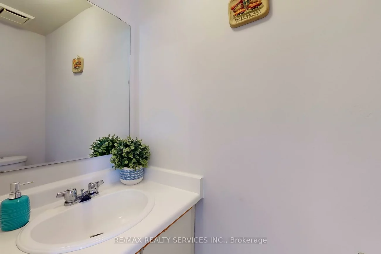 28, Heathcliffe, Central Park, Brampton
