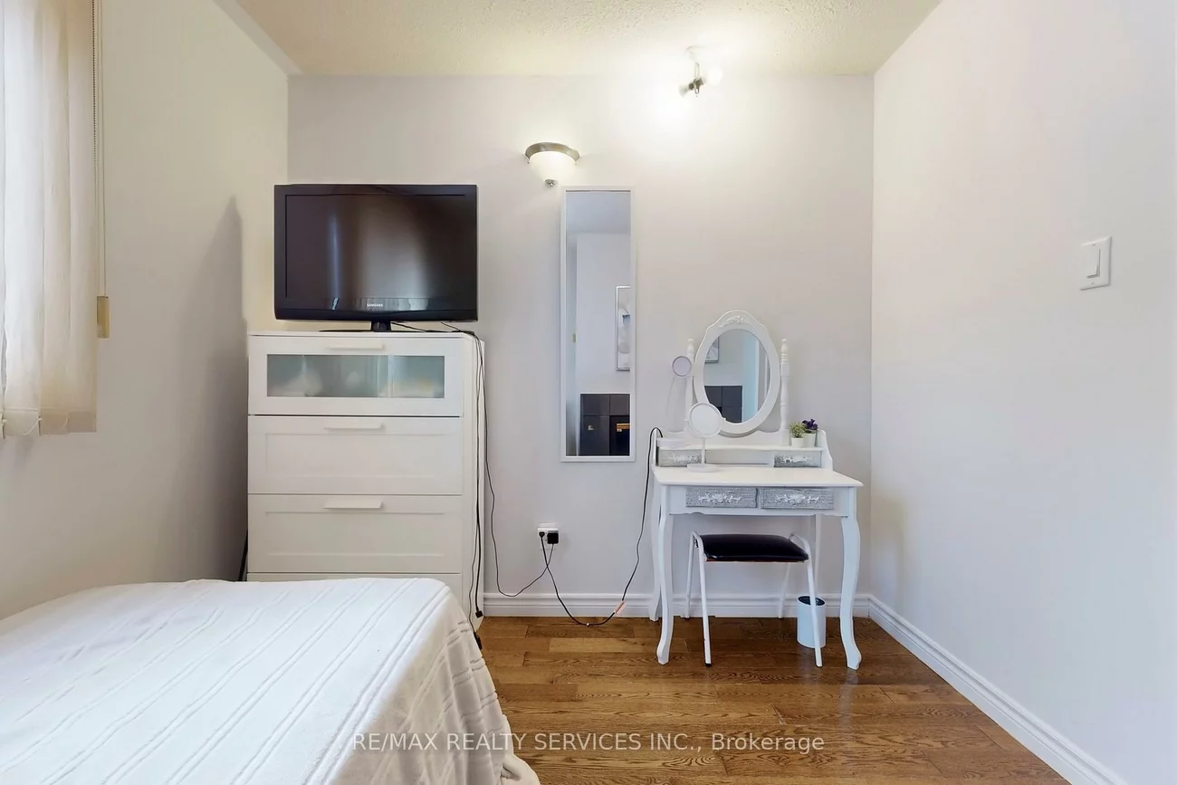28, Heathcliffe, Central Park, Brampton