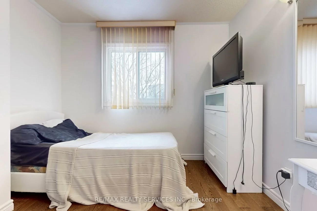 28, Heathcliffe, Central Park, Brampton