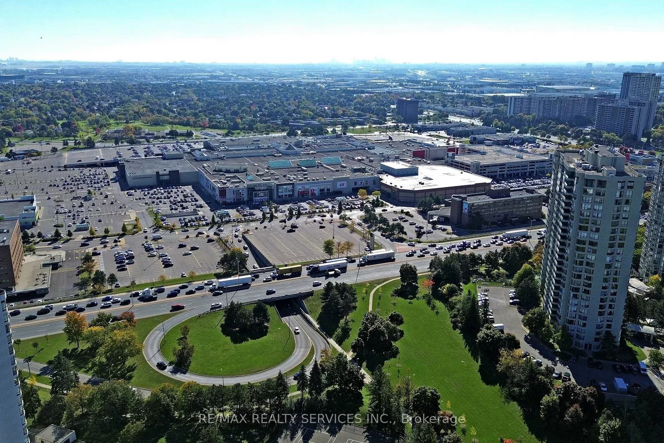 28, Heathcliffe, Central Park, Brampton