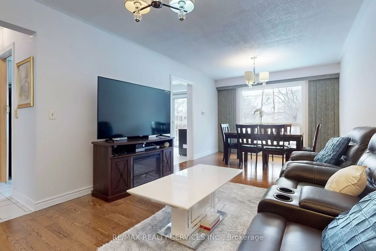 28, Heathcliffe, Central Park, Brampton