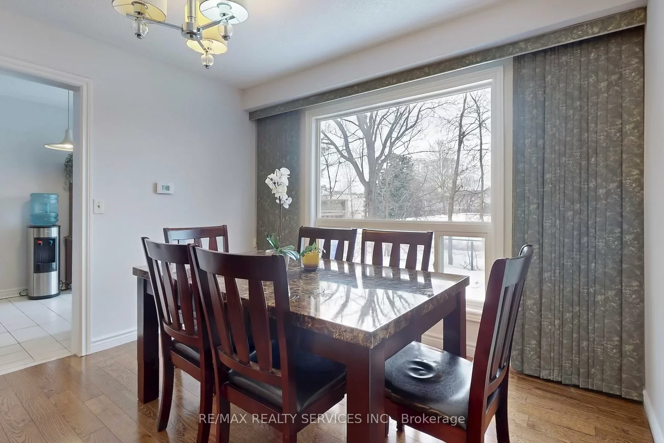 28, Heathcliffe, Central Park, Brampton