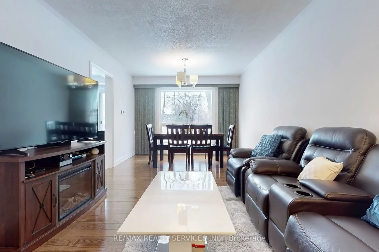 28, Heathcliffe, Central Park, Brampton