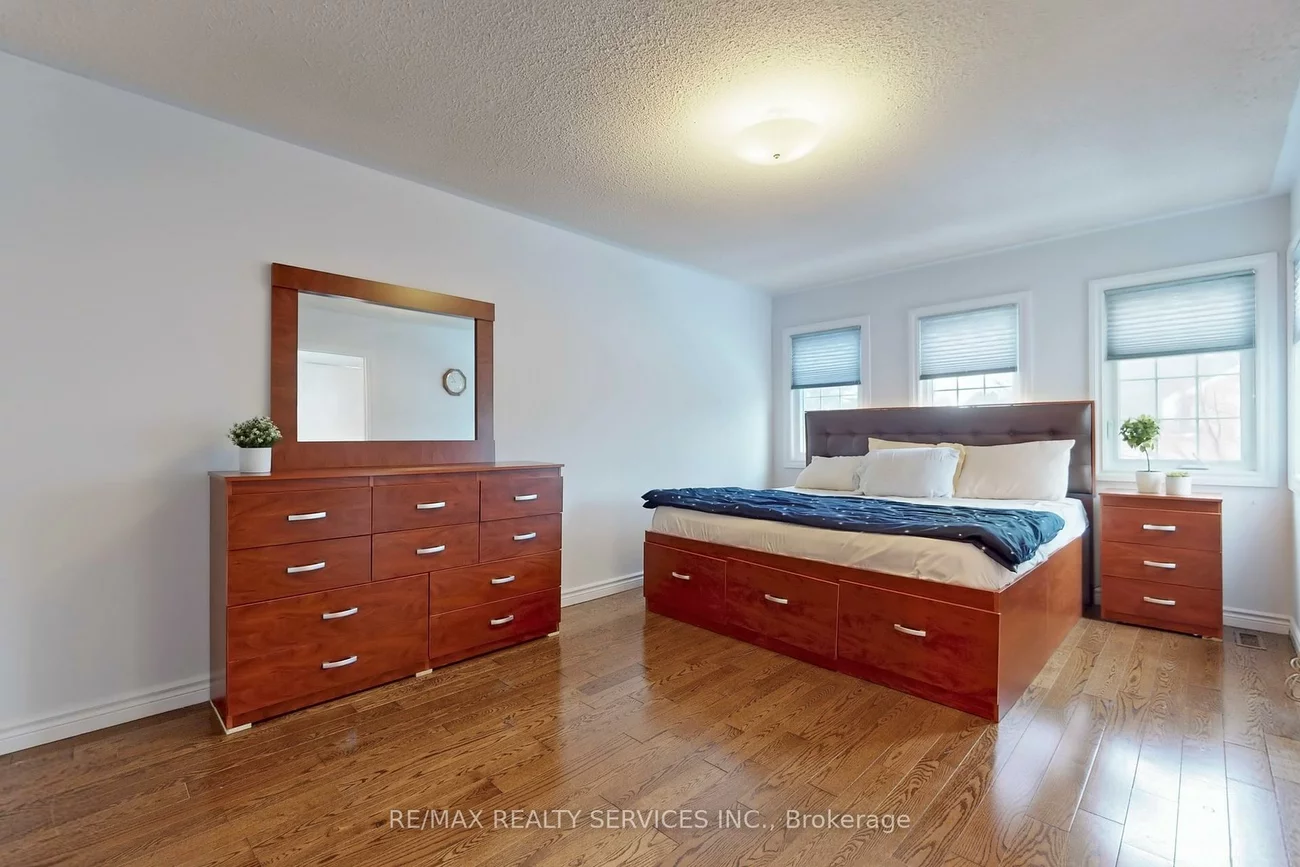 28, Heathcliffe, Central Park, Brampton