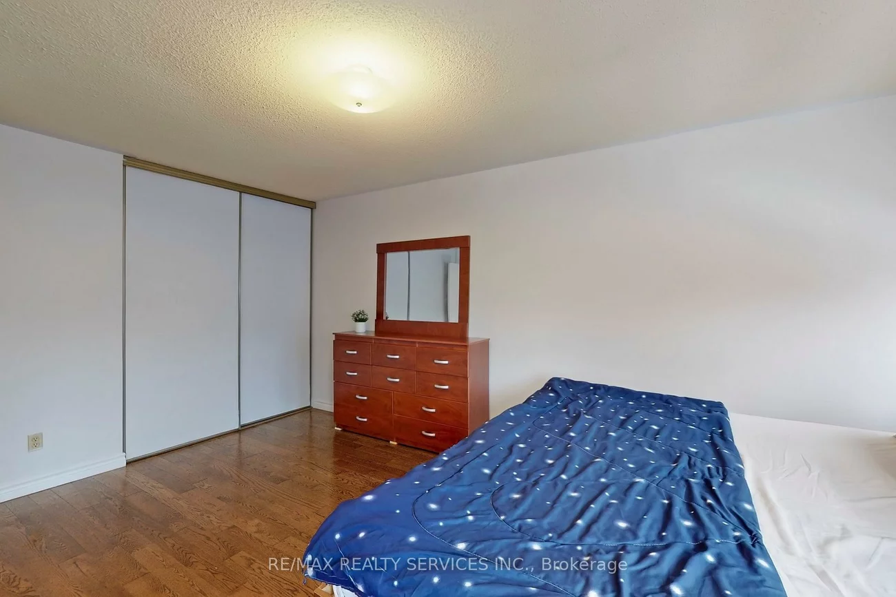 28, Heathcliffe, Central Park, Brampton