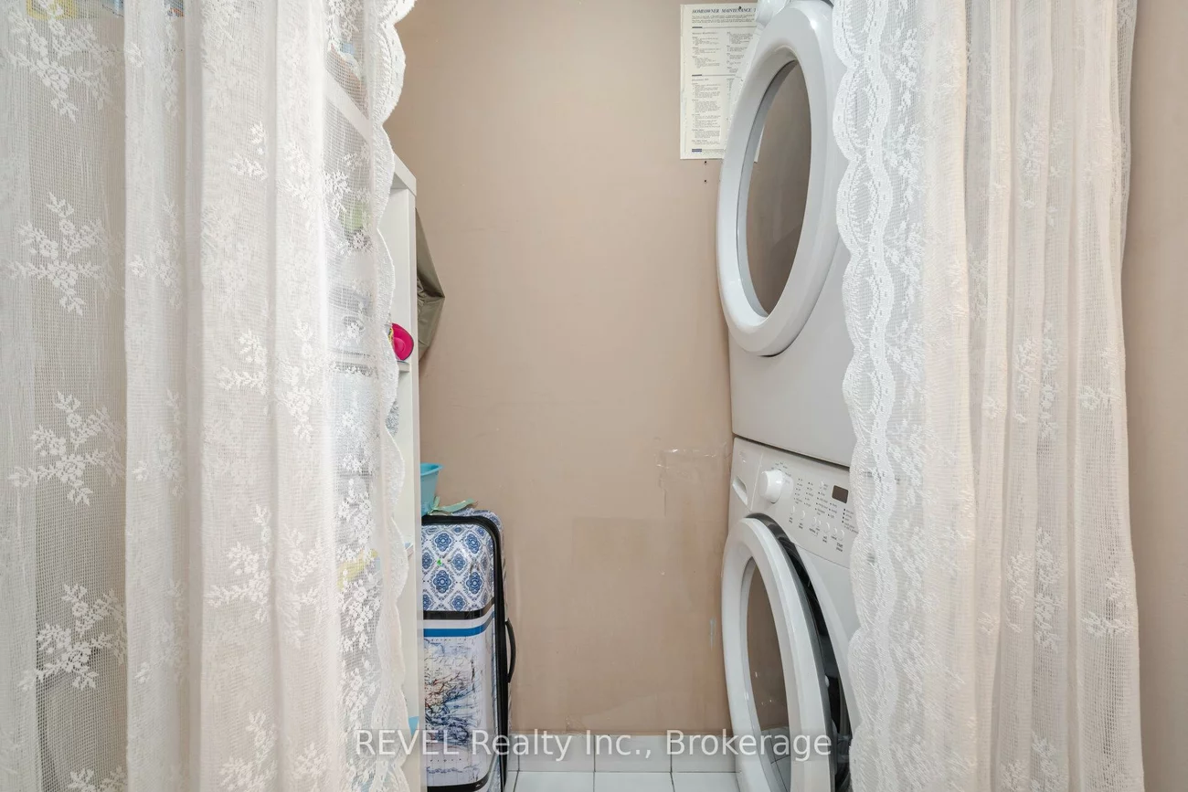 12, Laurelcrest, Queen Street Corridor, Brampton