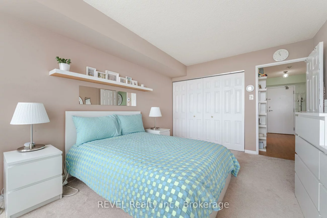 12, Laurelcrest, Queen Street Corridor, Brampton