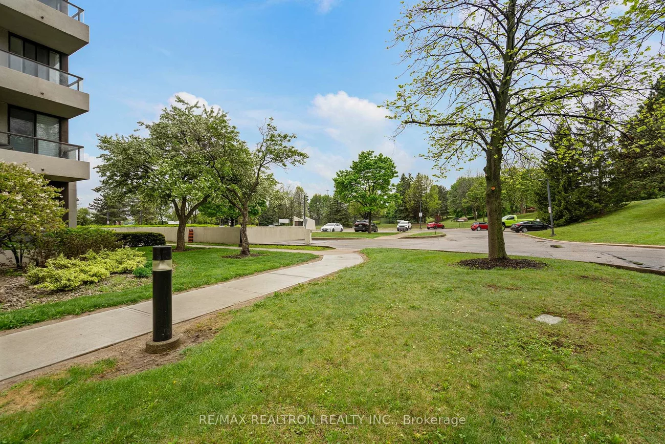 12, Laurelcrest, Queen Street Corridor, Brampton