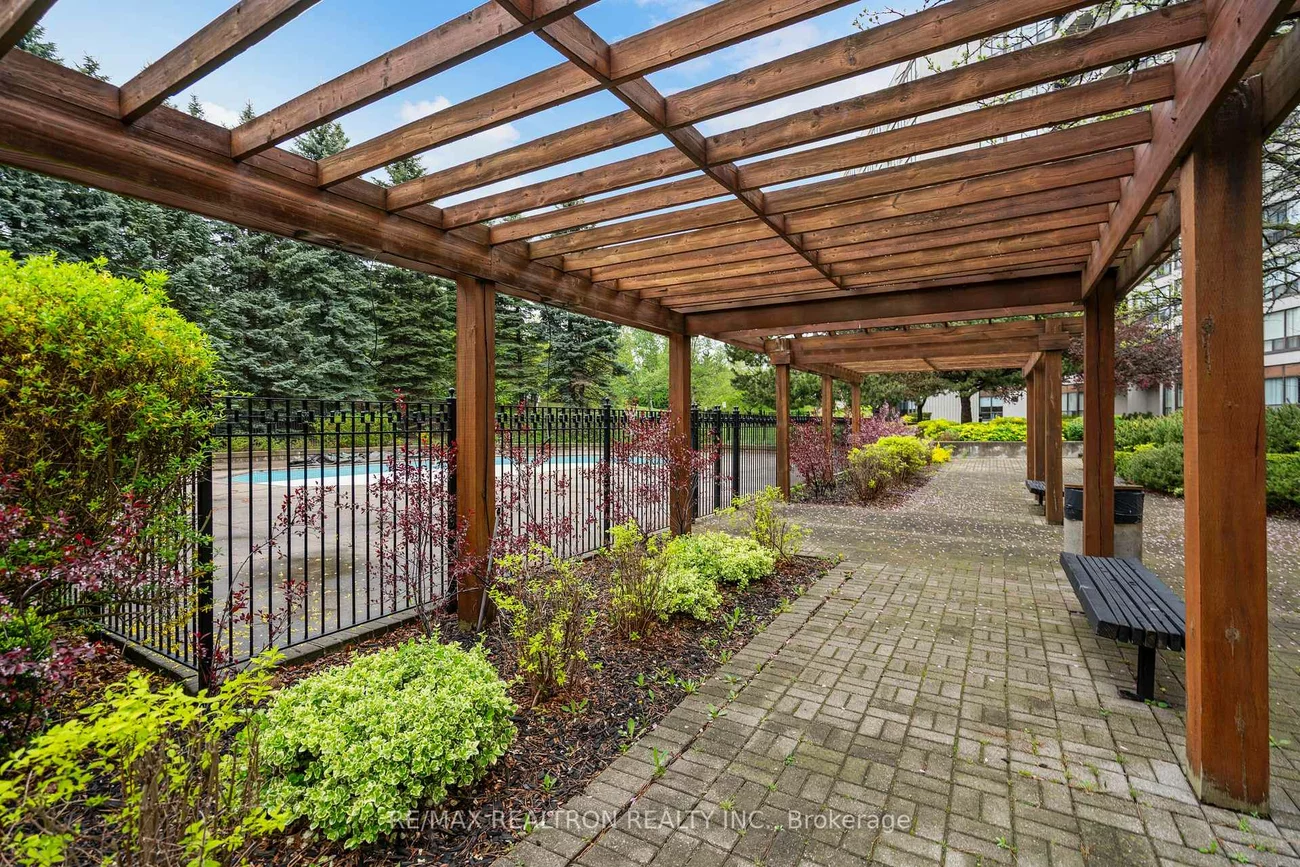 12, Laurelcrest, Queen Street Corridor, Brampton