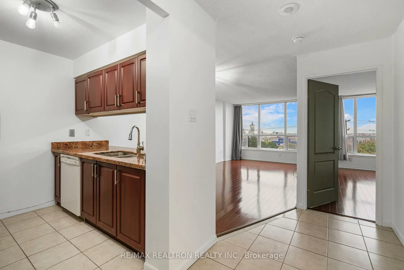 12, Laurelcrest, Queen Street Corridor, Brampton