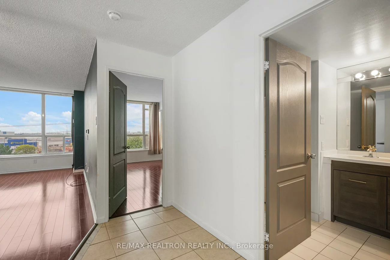 12, Laurelcrest, Queen Street Corridor, Brampton