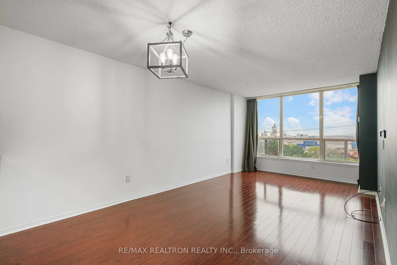 12, Laurelcrest, Queen Street Corridor, Brampton