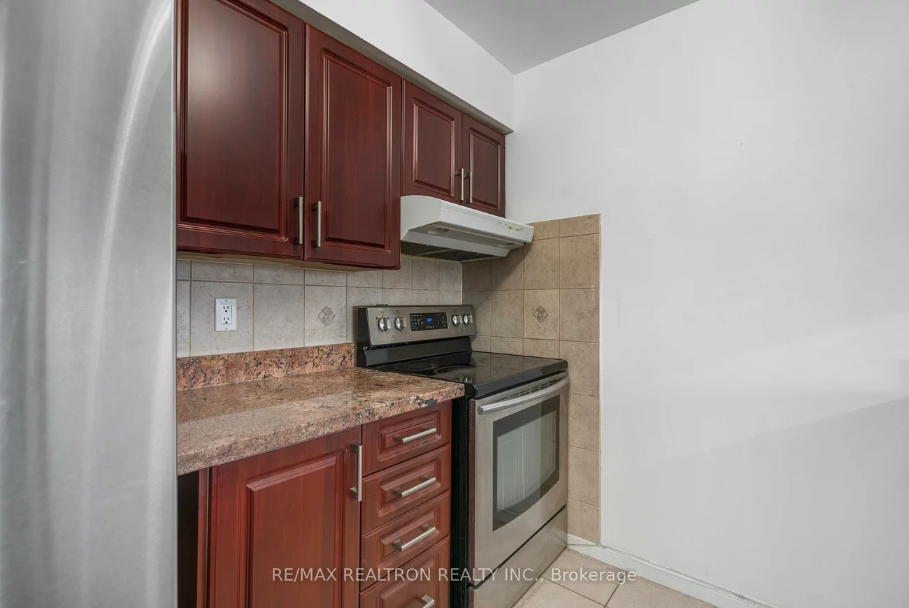 12, Laurelcrest, Queen Street Corridor, Brampton