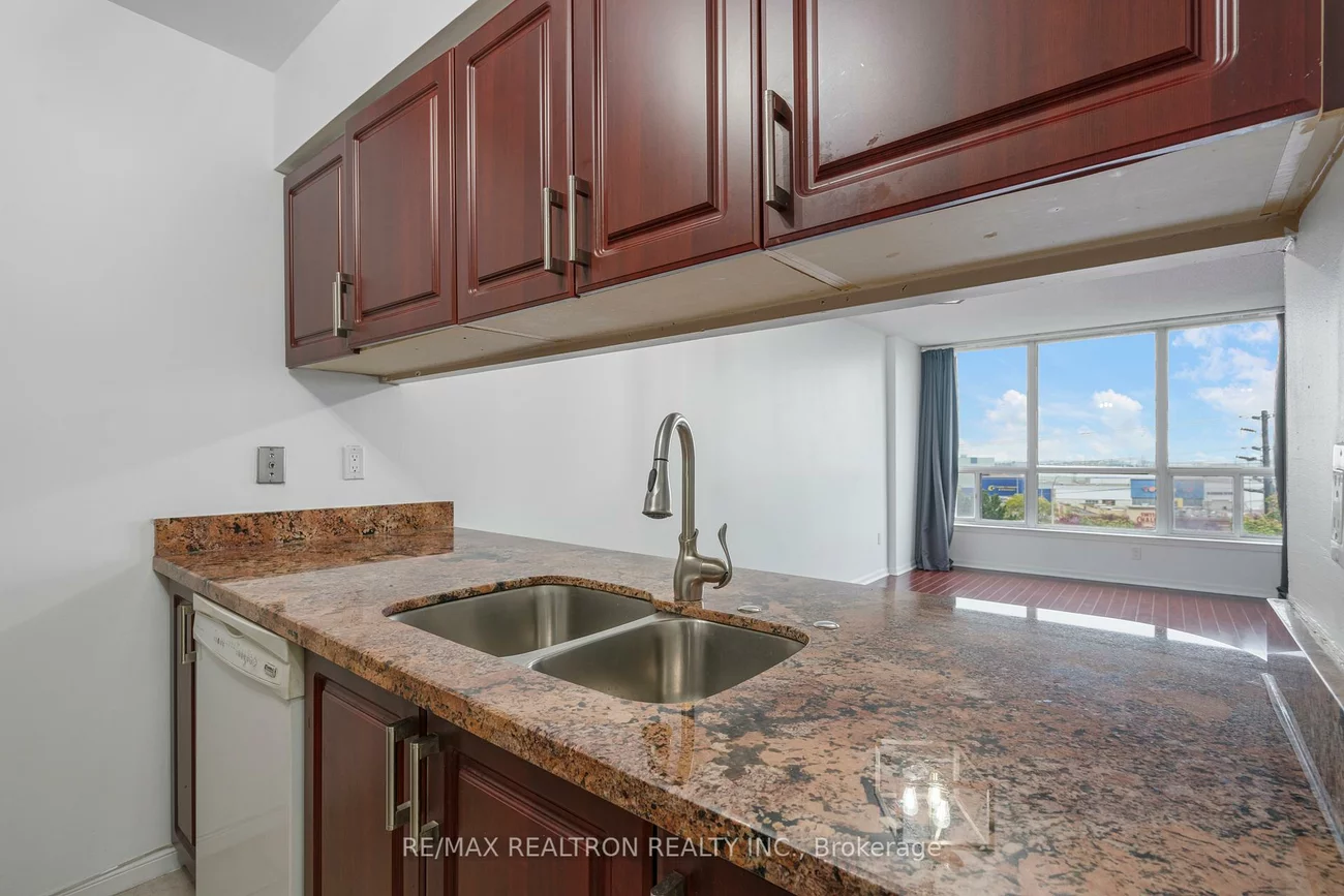 12, Laurelcrest, Queen Street Corridor, Brampton