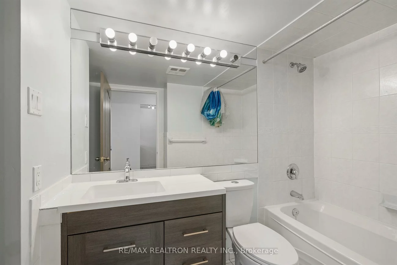 12, Laurelcrest, Queen Street Corridor, Brampton