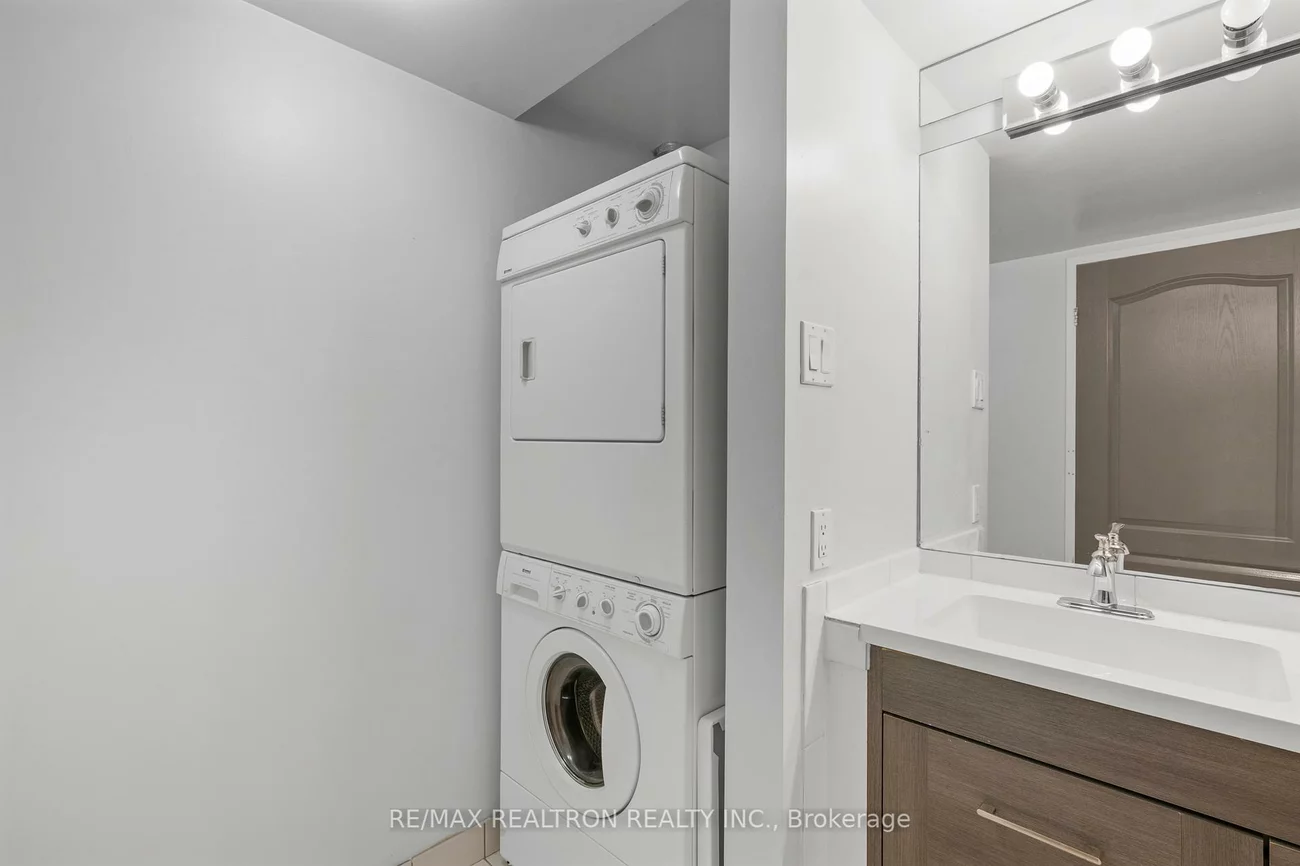 12, Laurelcrest, Queen Street Corridor, Brampton