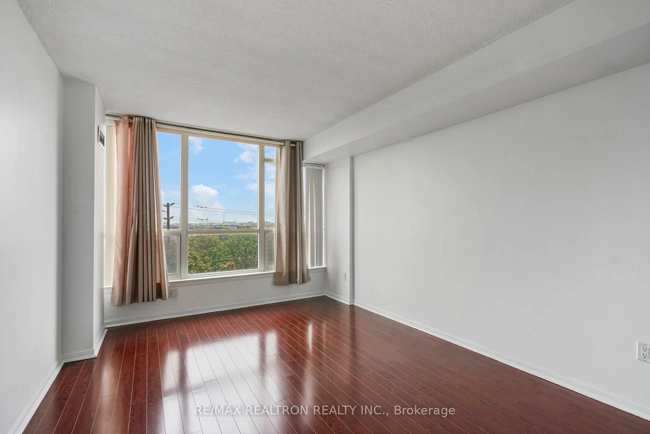 12, Laurelcrest, Queen Street Corridor, Brampton