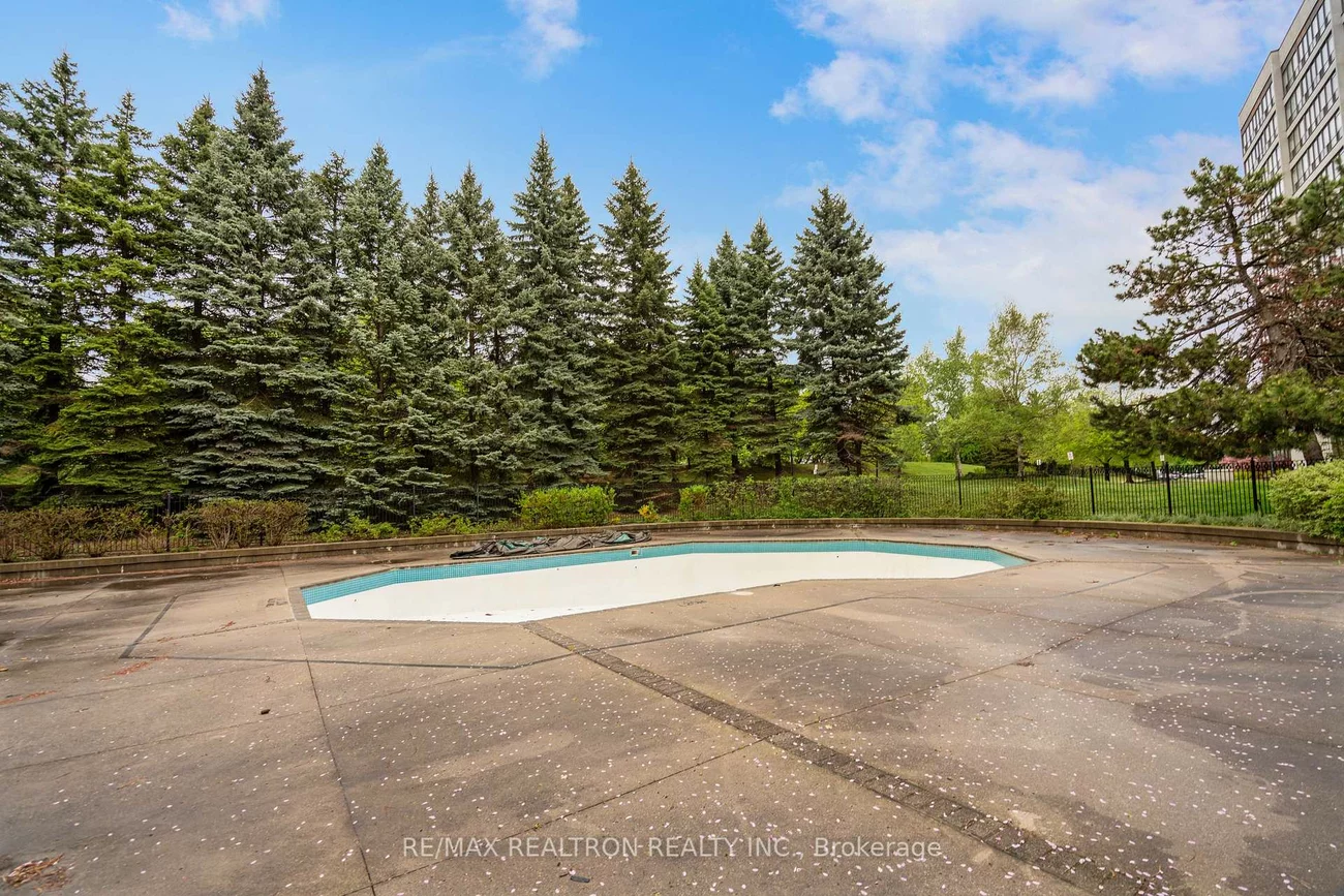 12, Laurelcrest, Queen Street Corridor, Brampton