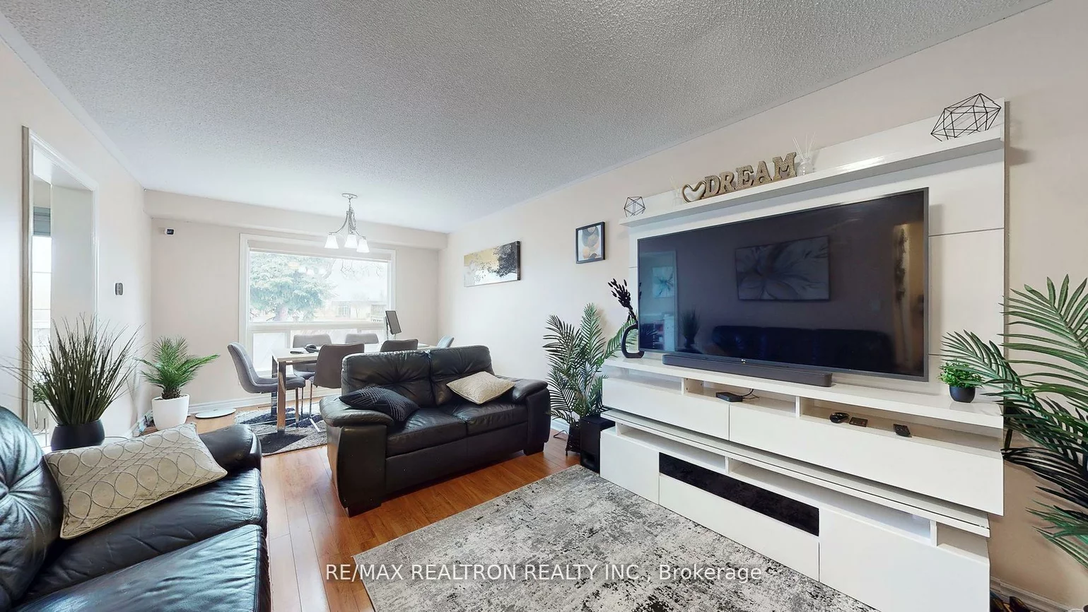 68, Heathcliffe, Central Park, Brampton