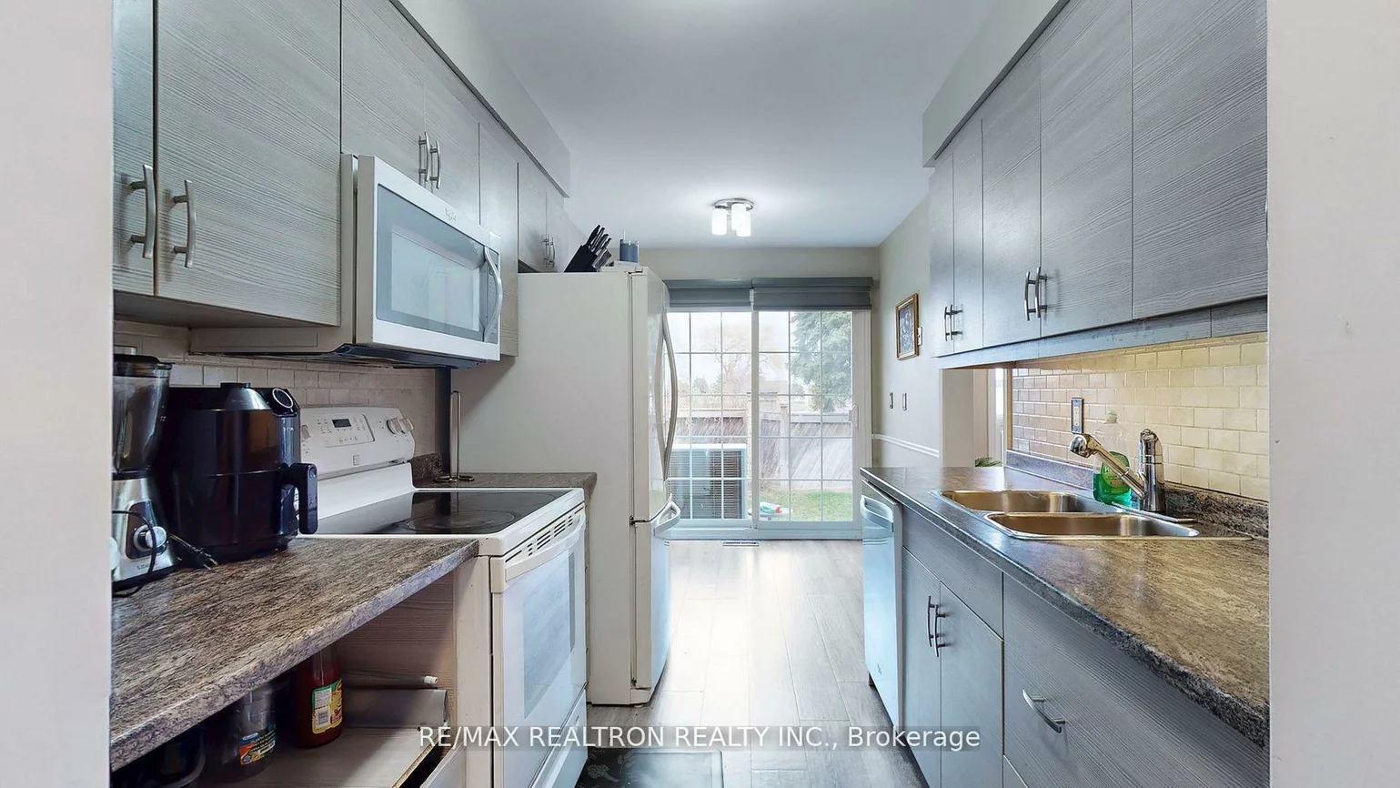 68, Heathcliffe, Central Park, Brampton