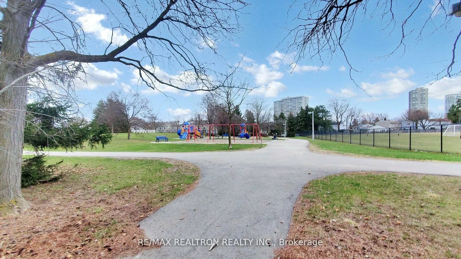 68, Heathcliffe, Central Park, Brampton