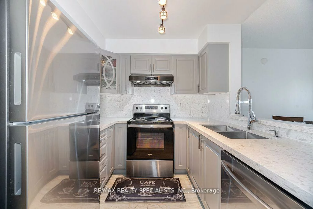 25, Via Rosedale, Sandringham-Wellington, Brampton