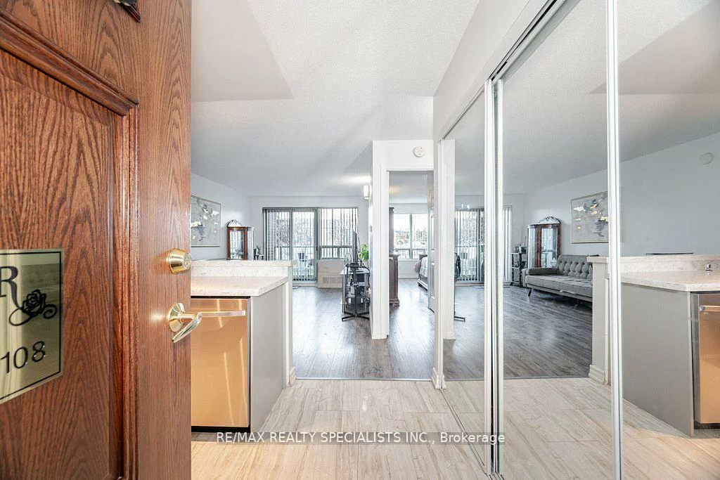 25, Via Rosedale, Sandringham-Wellington, Brampton
