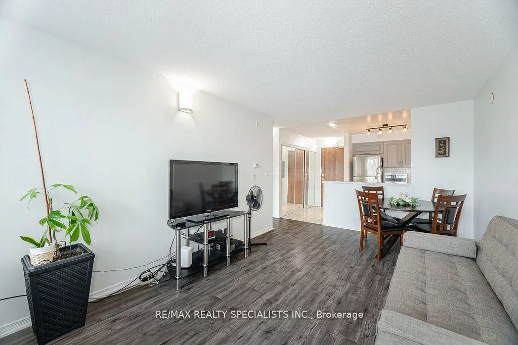 25, Via Rosedale, Sandringham-Wellington, Brampton