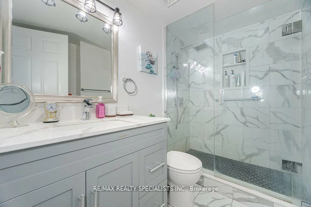 25, Via Rosedale, Sandringham-Wellington, Brampton