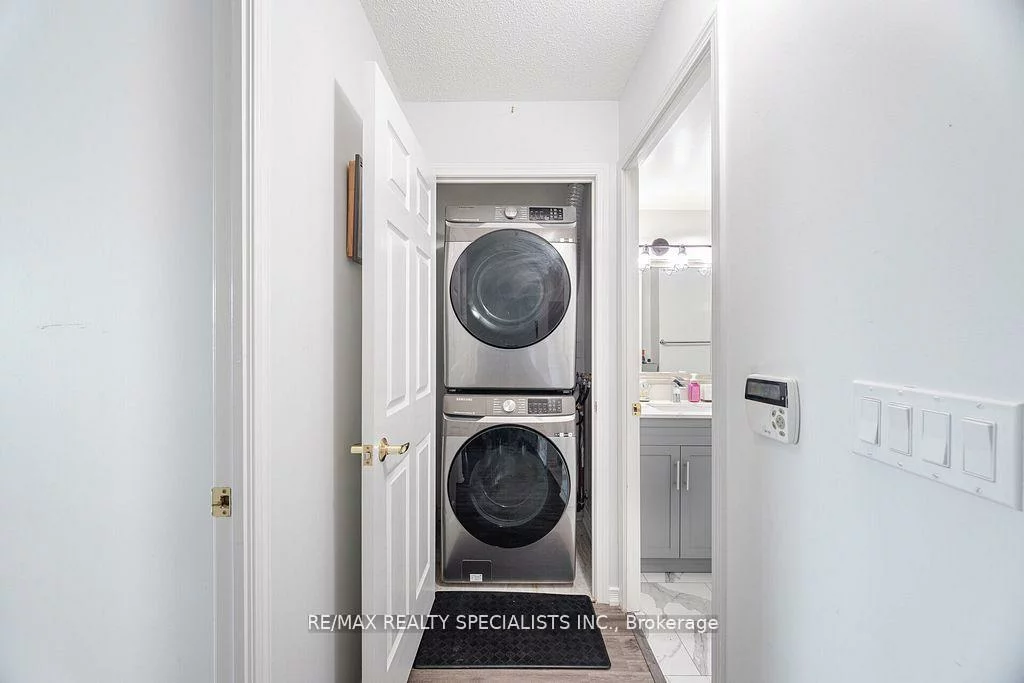 25, Via Rosedale, Sandringham-Wellington, Brampton