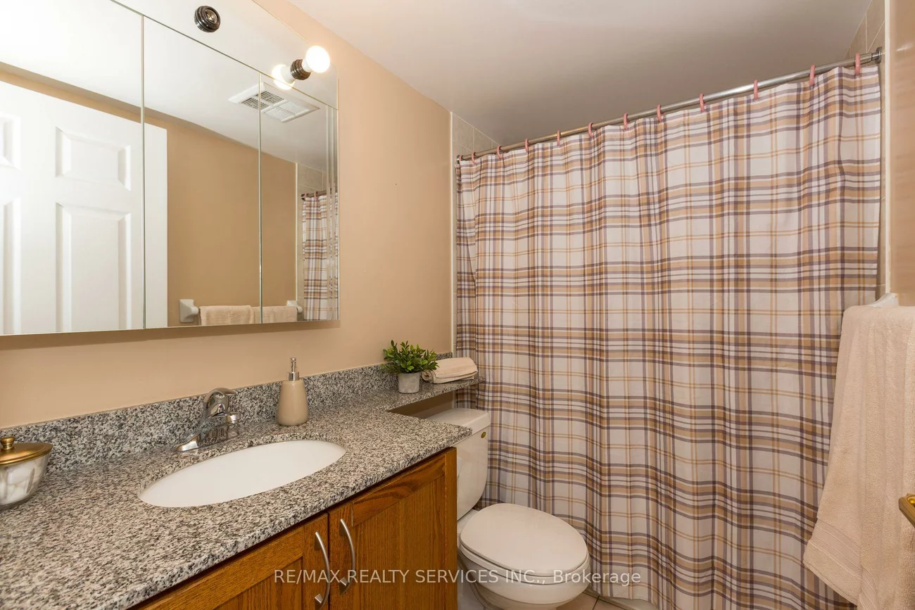 55, Via Rosedale, Sandringham-Wellington, Brampton