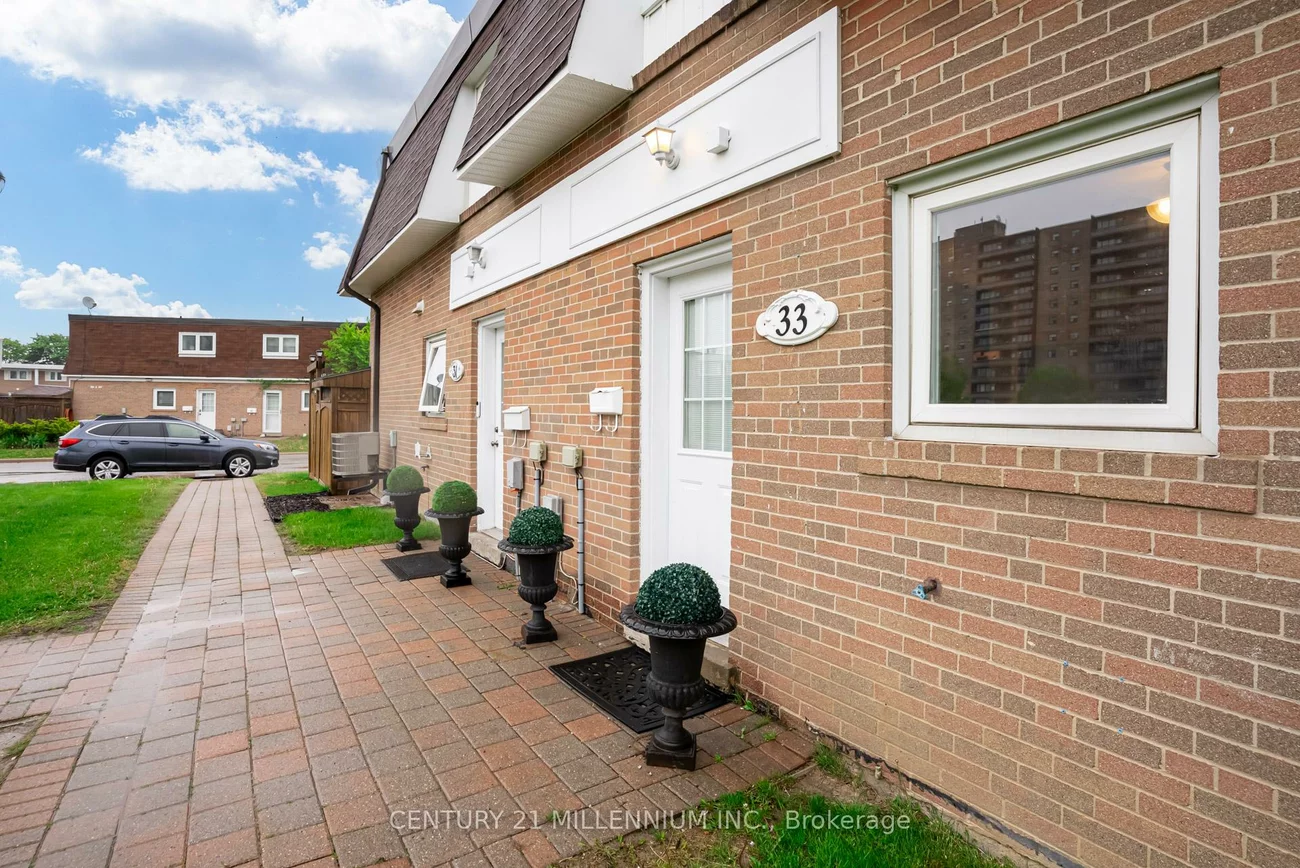 33, Town House, Brampton East, Brampton