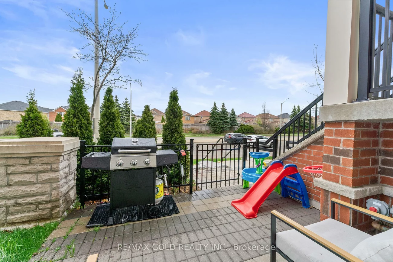 250, Sunny Meadow, Sandringham-Wellington, Brampton