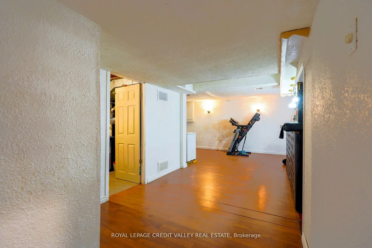 8, Sandringham, Bramalea West Industrial, Brampton