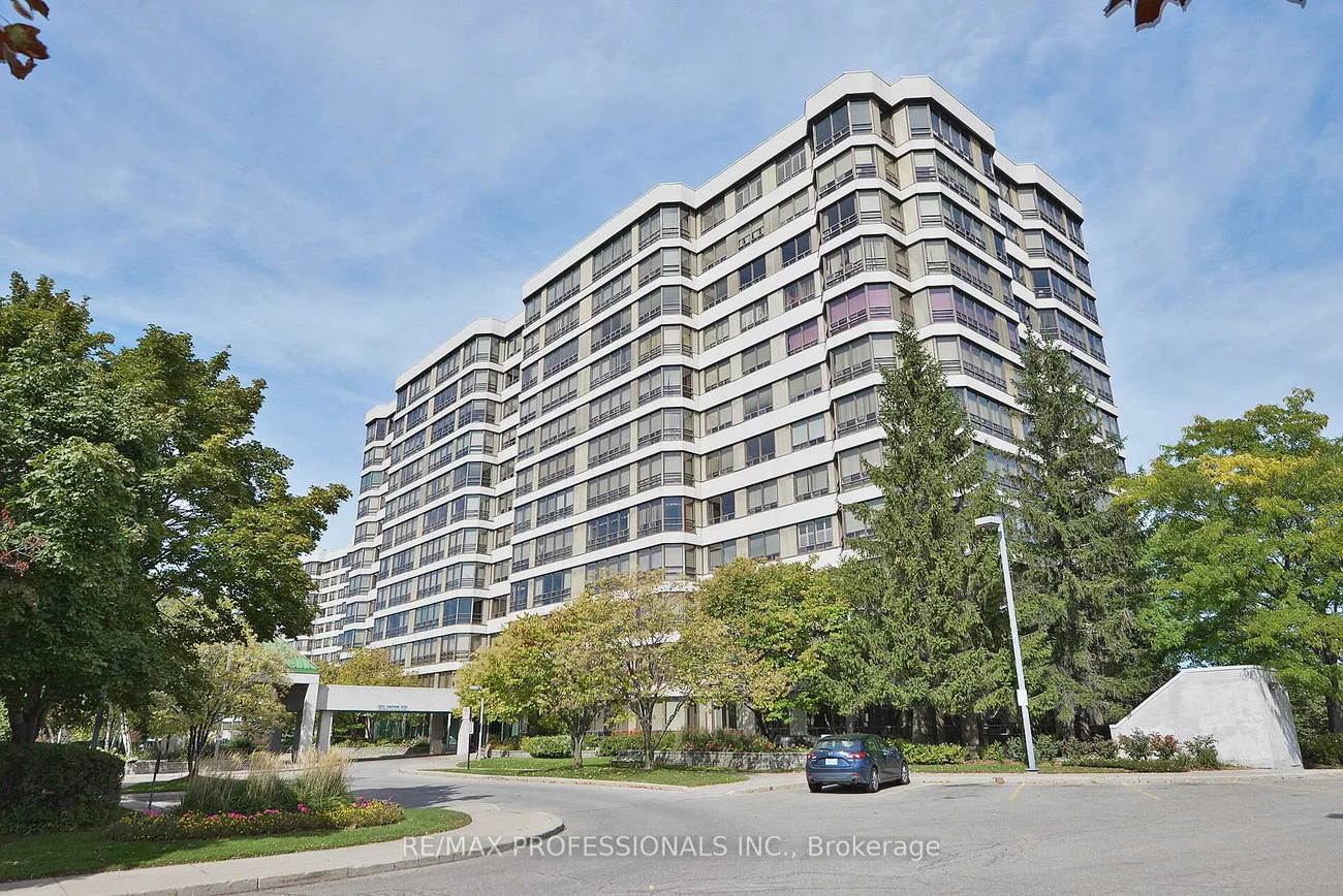 320, Mill, Brampton South, Brampton