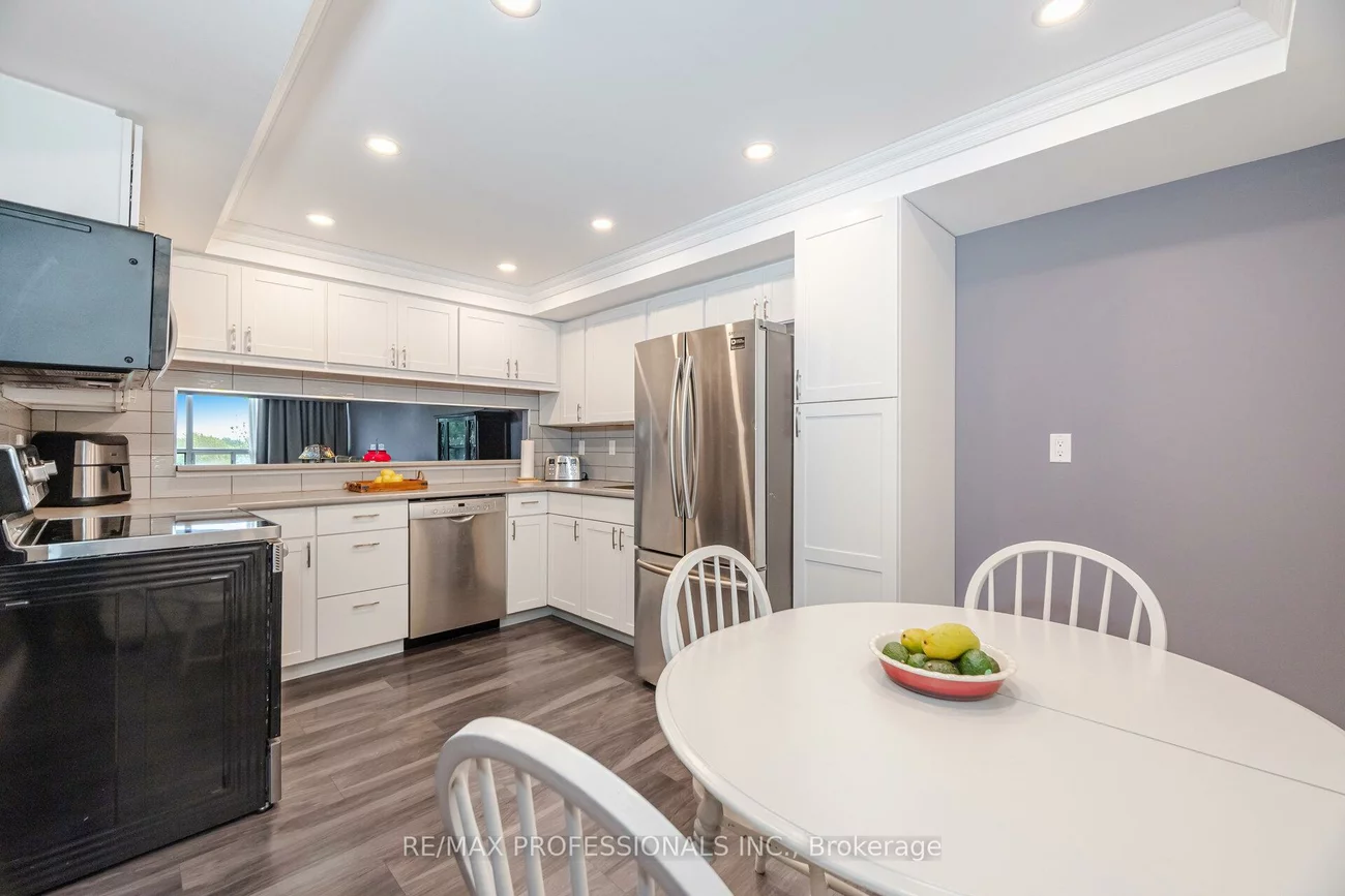 320, Mill, Brampton South, Brampton