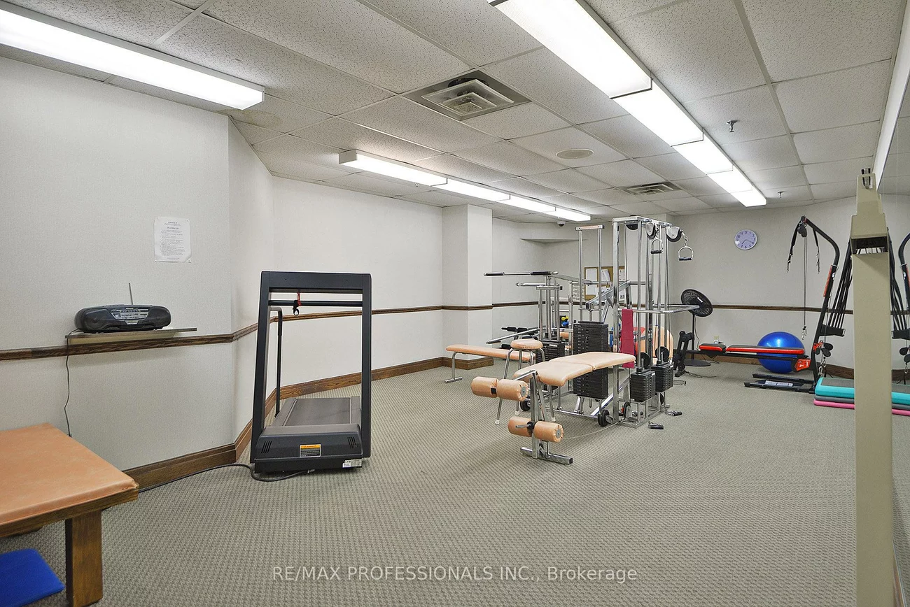 320, Mill, Brampton South, Brampton