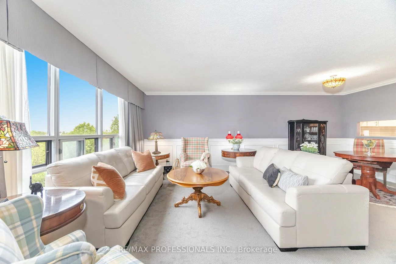 320, Mill, Brampton South, Brampton