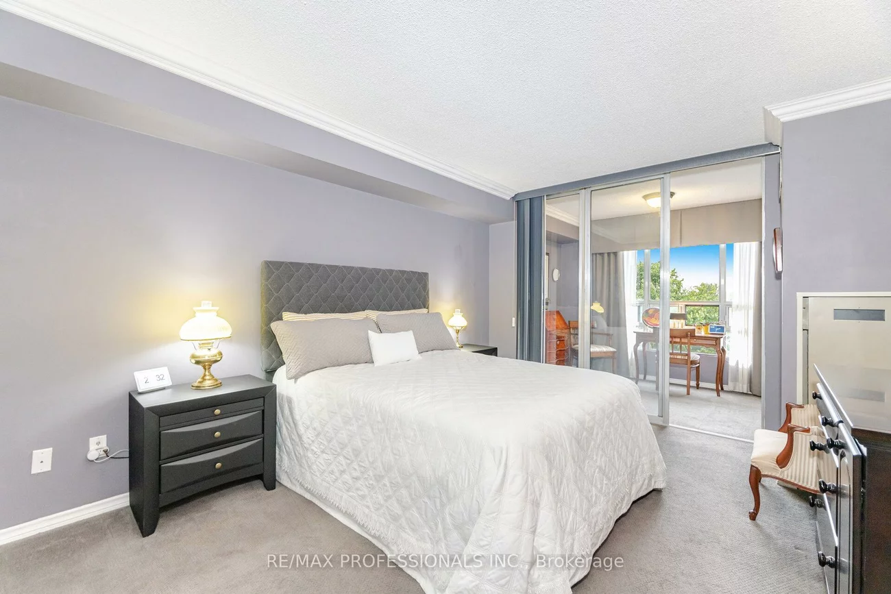 320, Mill, Brampton South, Brampton