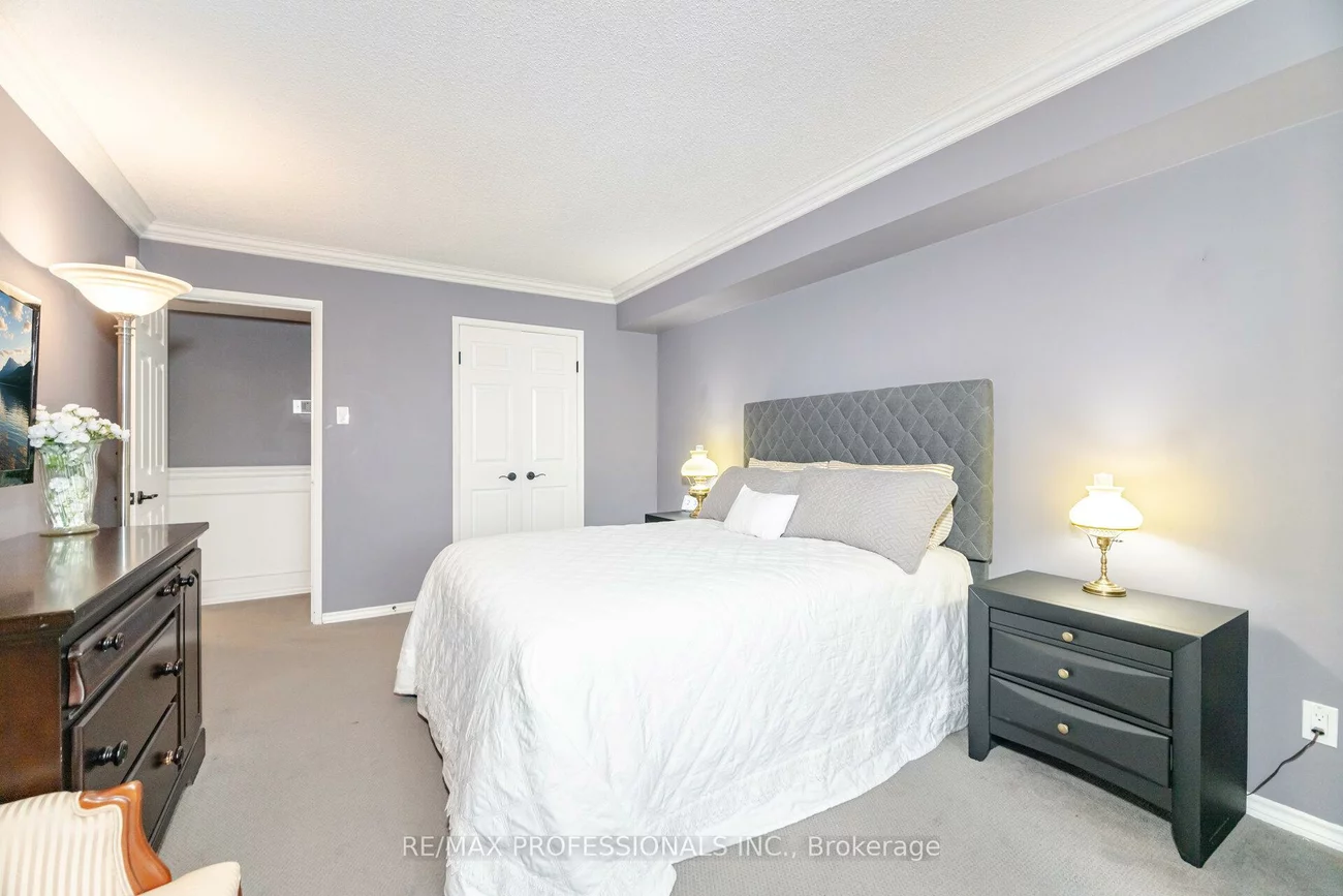 320, Mill, Brampton South, Brampton
