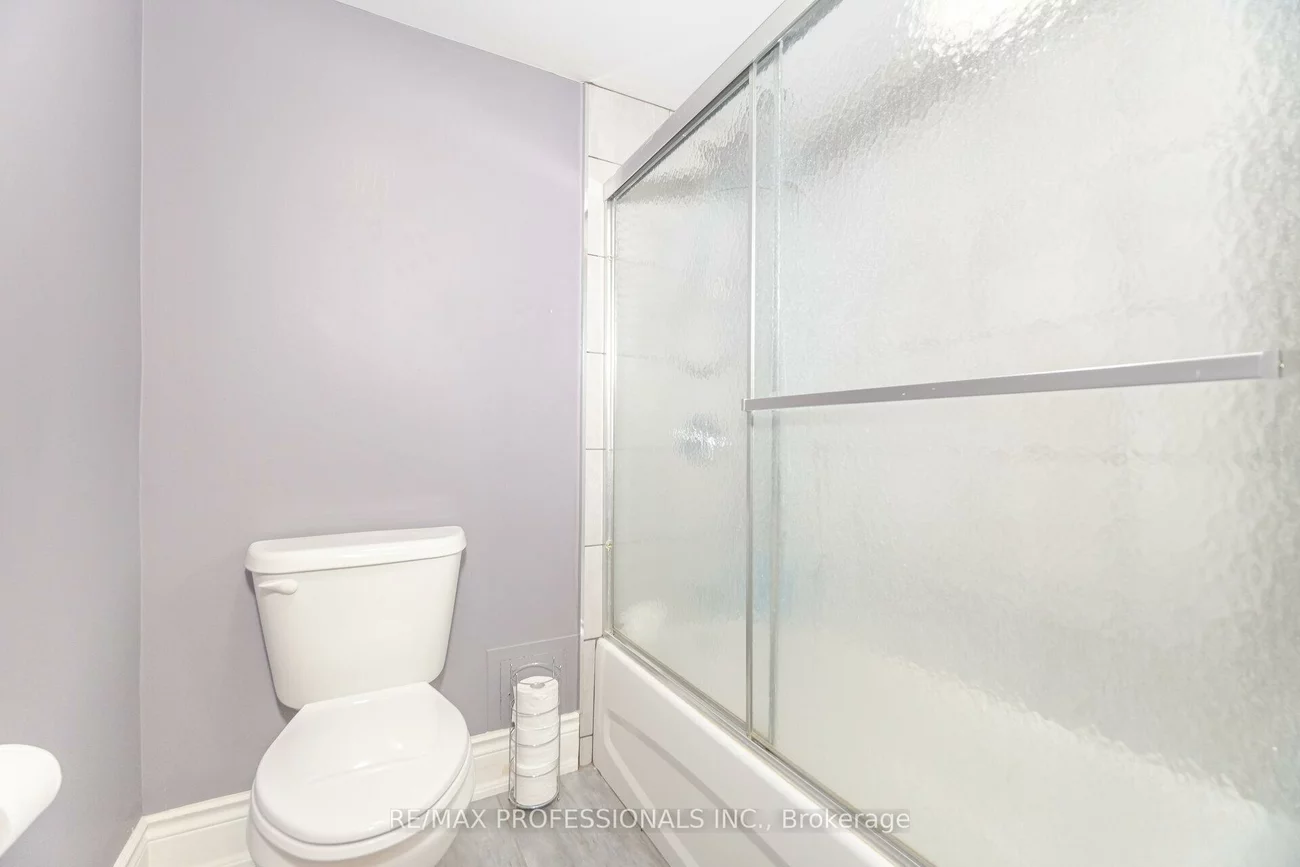 320, Mill, Brampton South, Brampton