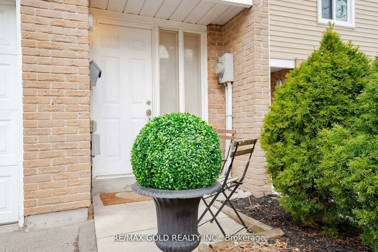 64, Enmount, Southgate, Brampton