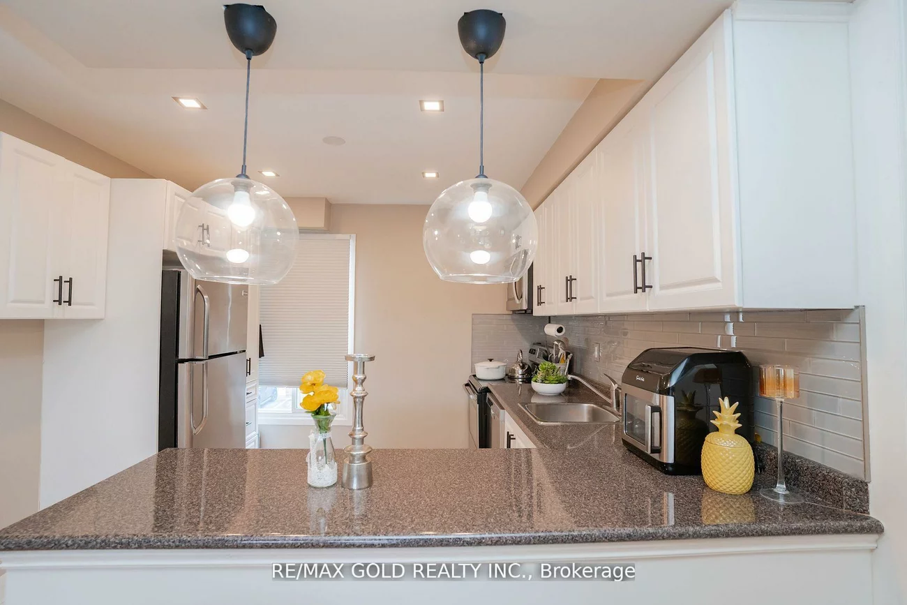 64, Enmount, Southgate, Brampton
