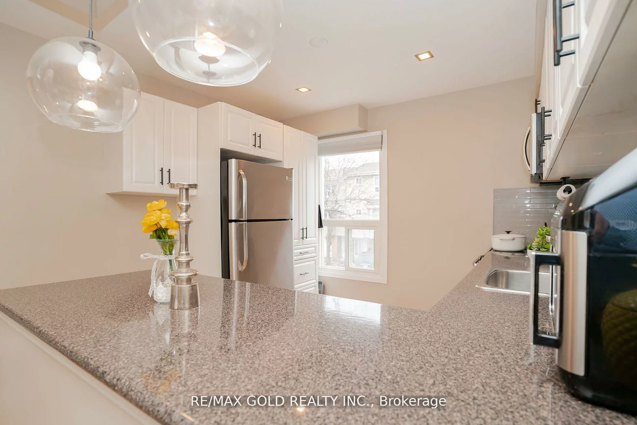 64, Enmount, Southgate, Brampton