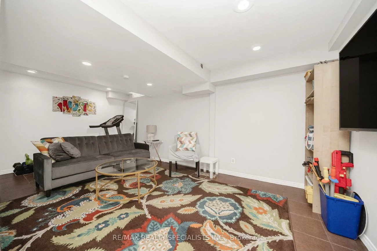 20, Enmount, Bramalea Road South Gateway, Brampton
