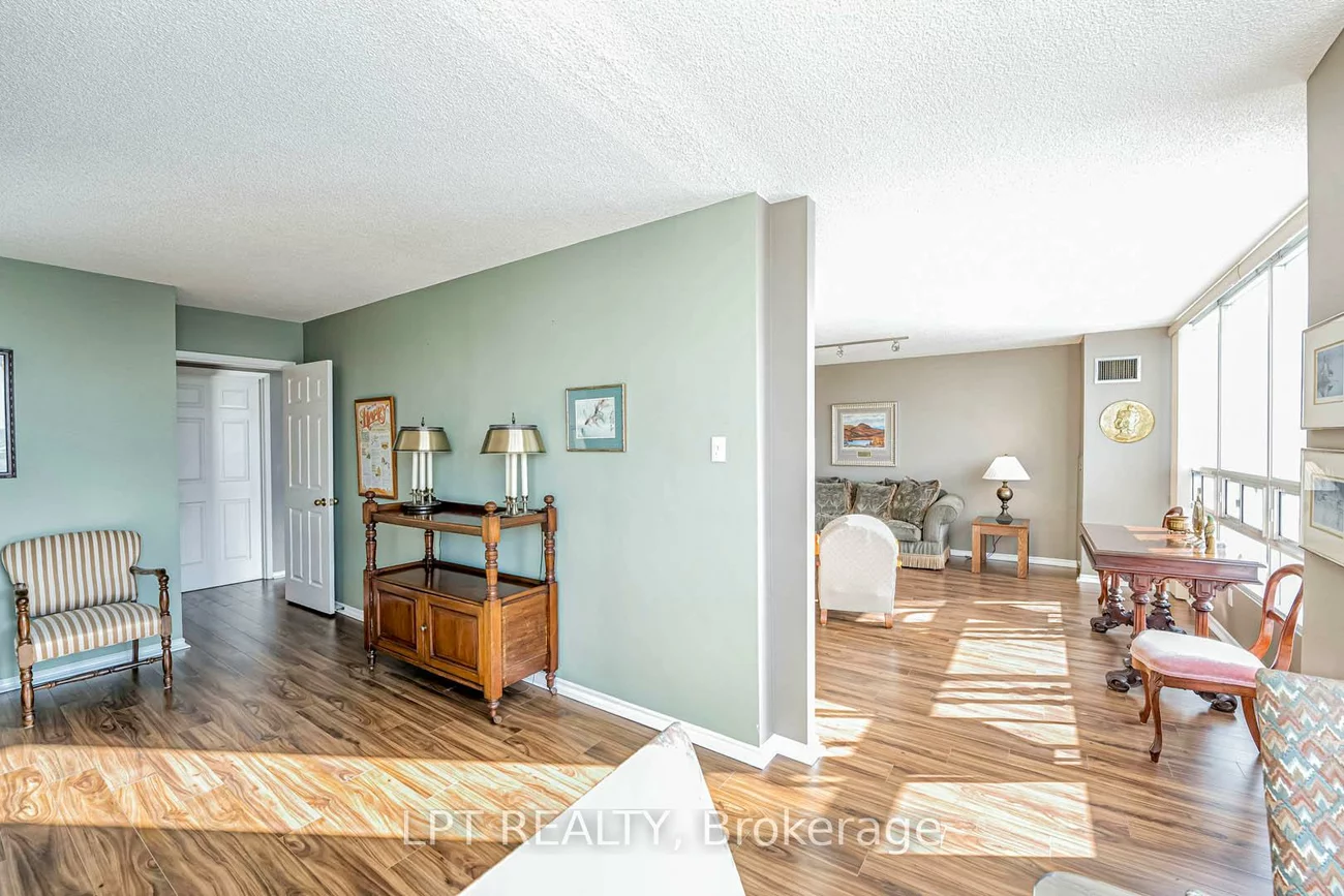 320, Mill, Brampton South, Brampton
