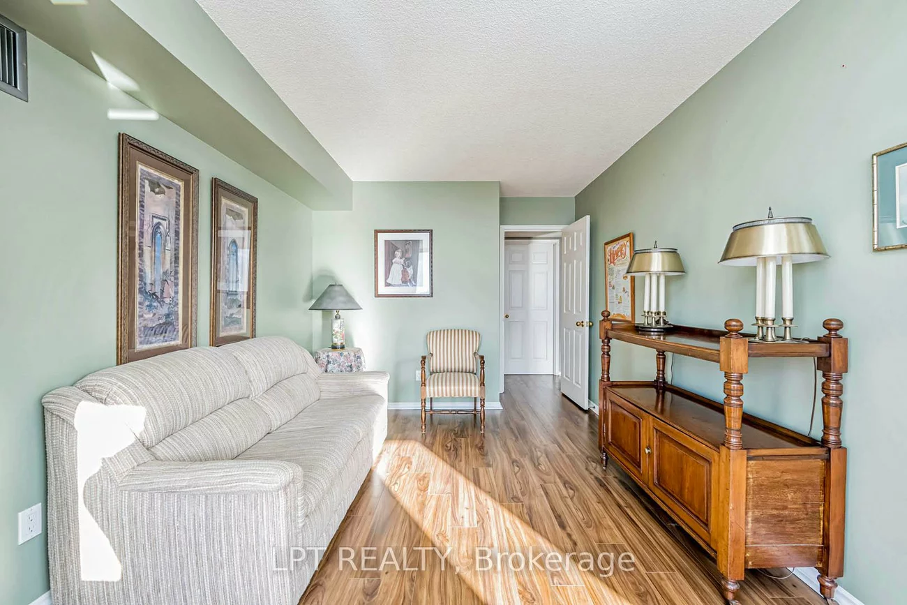 320, Mill, Brampton South, Brampton
