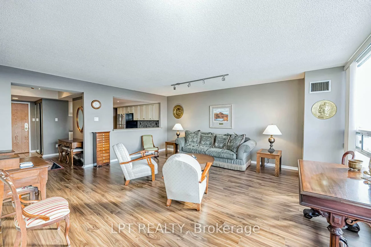 320, Mill, Brampton South, Brampton